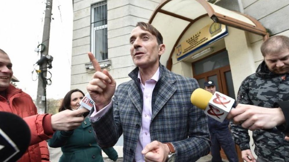 Radu Mazare se afla in custodia Politiei Romane si este asteptat in tara