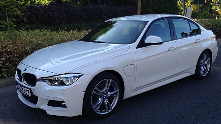 BMW 330e, un Seria 3 care nu se lasa auzit - test drive