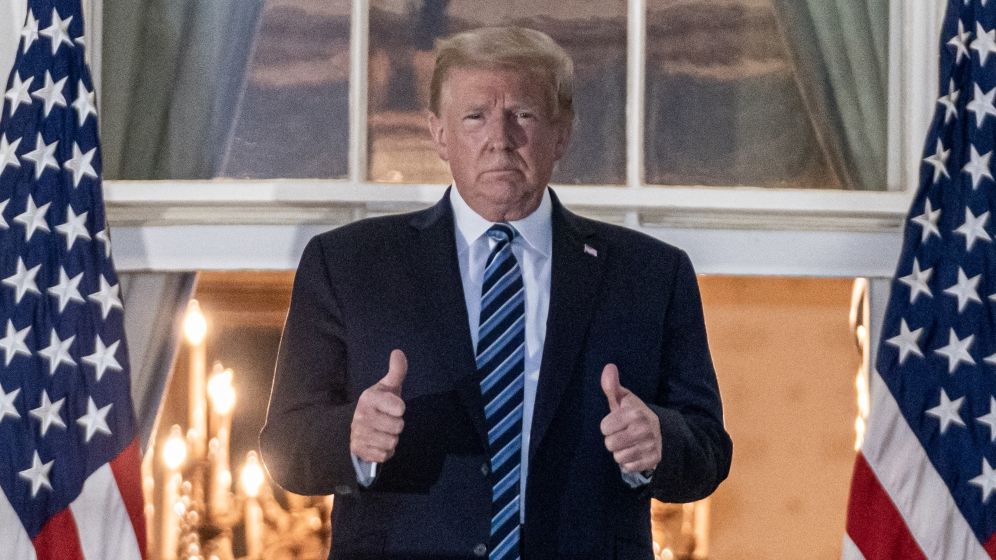 Donald Trump îi îndeamnă pe americani ''să iasă din case'', dar să rămânâ ''prudenţi''