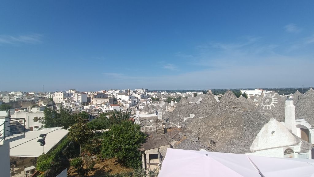 GALERIE FOTO: Alberobello, locul de unde s-au inspirat românii care au construit Castelul de Lut Va - Imagine 19