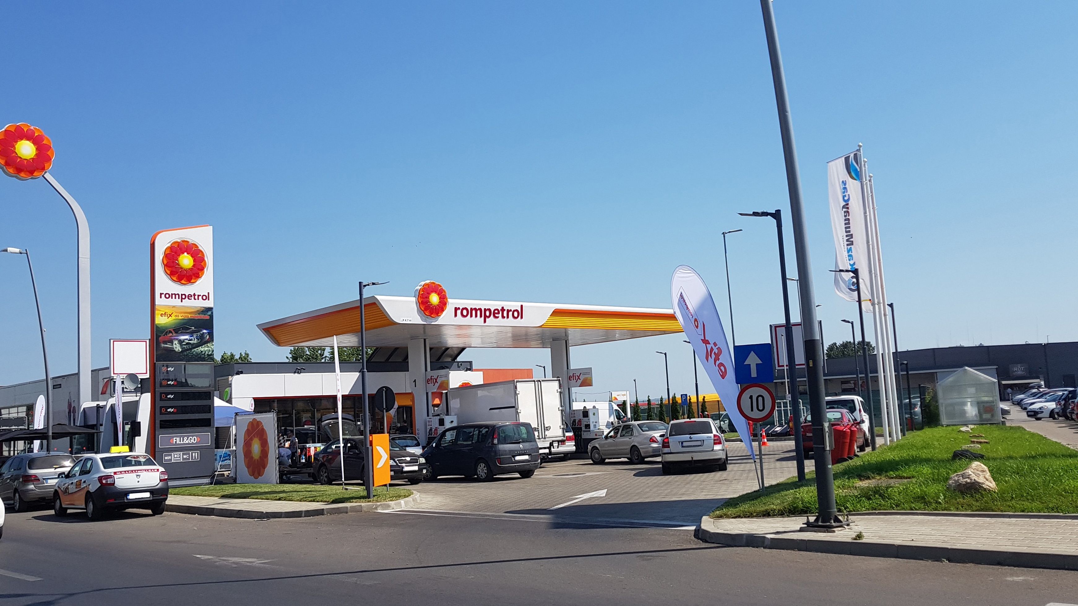 Rompetrol a inaugurat prima statie cu incarcare electrica din Bacau