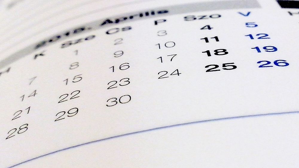 Proiect de lege cu reguli noi pentru anumiți bugetari. Cum se va putea compensa munca suplimentară prin zilele libere plătite