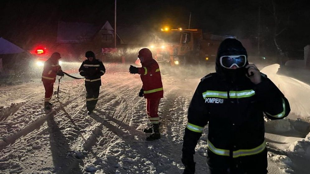 ISU intervine în mai multe județe din cauza condițiilor meteo. Mai multe drumuri naționale, blocate din cauza zăpezii