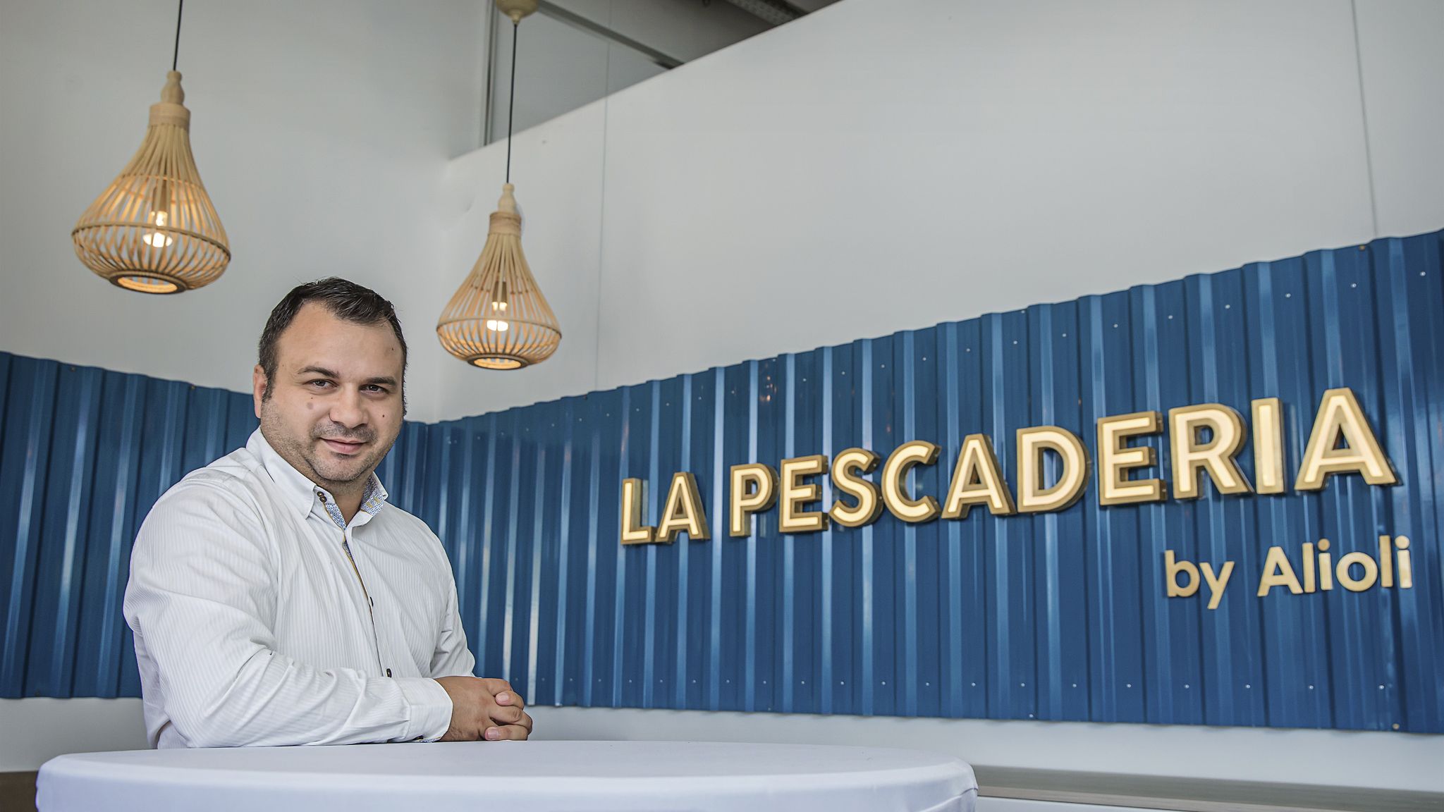 Un antreprenor roman a deschis singurul restaurant-pescarie din Europa aprovizionat direct din Spania