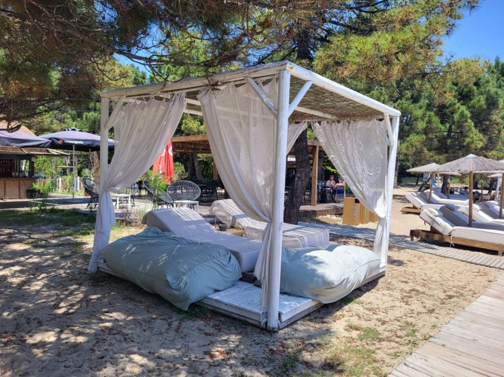 Skiathos, micuța insulă din Marea Egee cu păduri de pin, plaje premiate și povești medievale - Imagine 21