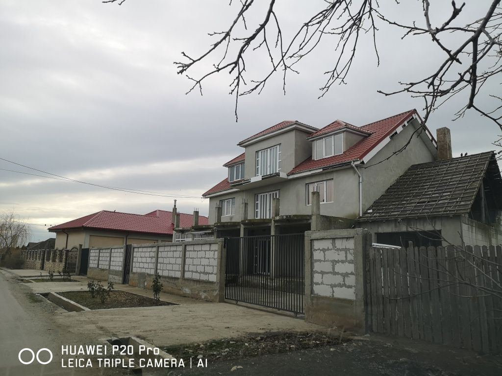 FOTO | Vilă la jumătate de oră de Mamaia, scoasă la licitație de executori: preț de pornire - - Imagine 3