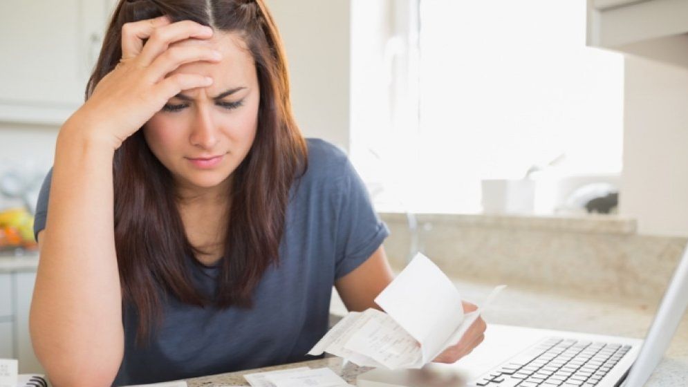 Inflația lovește din nou în facturile românilor la energie electrică. Ce alte produse și servicii sunt „sufocate” de creșterea inflației