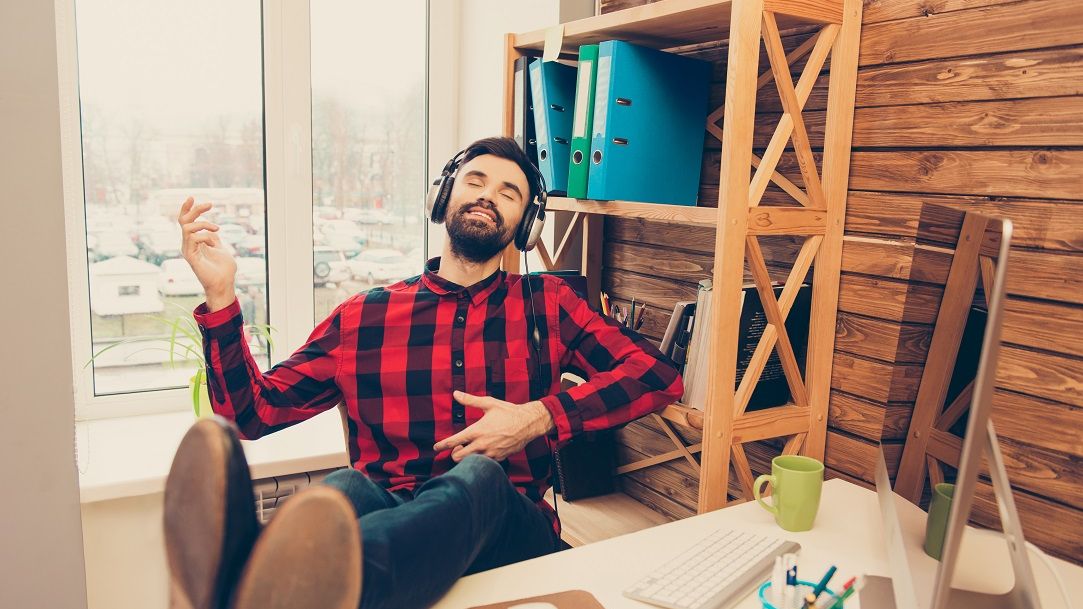 Radio România are 96 de șefi: 5,9 milioane de lei pierderi în 2019
