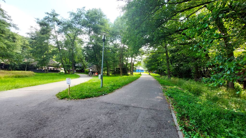 GALERIE FOTO | Cum arată cel mai spectaculos muzeu în aer liber al României - Imagine 5