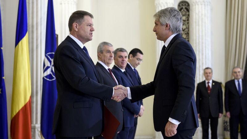 Guvernul contesta suspendarea sedintei CSAT si cere desecretizarea discutiilor: Nu se vor putea plati salarii, vom fi sanctionati