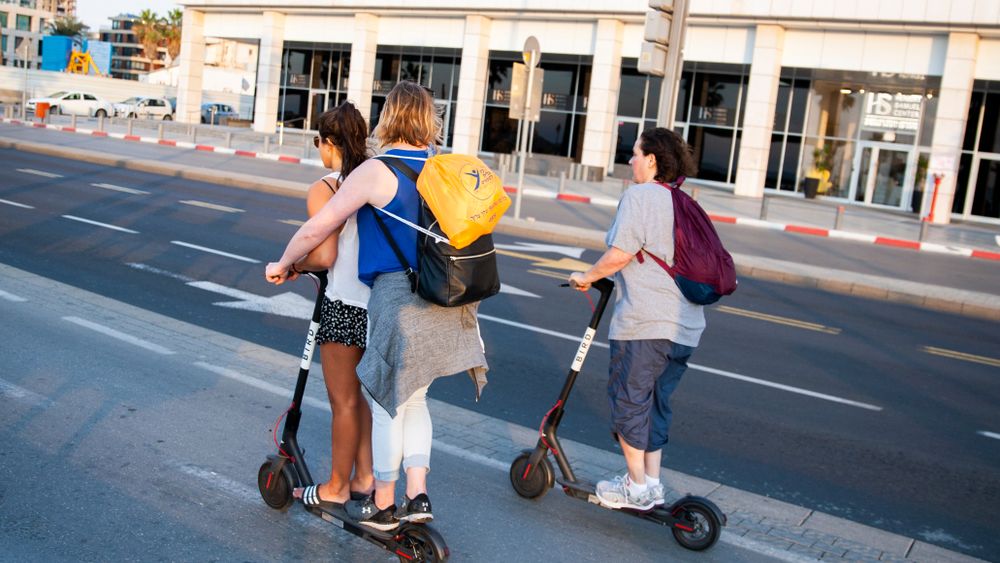 Trotinetele electrice polueaza mai mult decat autobuzele, spun specialistii