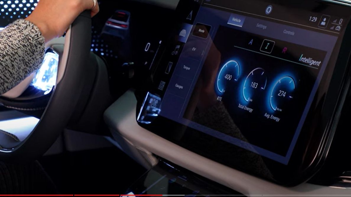 Încă un brand auto anunță sfârșitul motoarelor diesel și pe benzină: cum arată conceptul Chrysler prezentat în cadrul CES2022