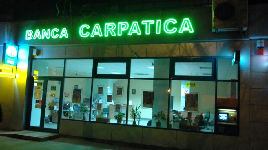Banca Comerciala Carpatica isi reduce pierderile cu 44%. Ce cifre a raportat pe 2016 cea mai noua investitie a lui Horia Manda