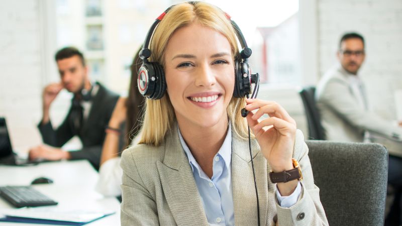 Industriile din România care adoptă accelerat soluții de contact center în 2026. Care sunt sectoarele încă reticente și de ce este esențial să implementeze astfel de tehnologii?