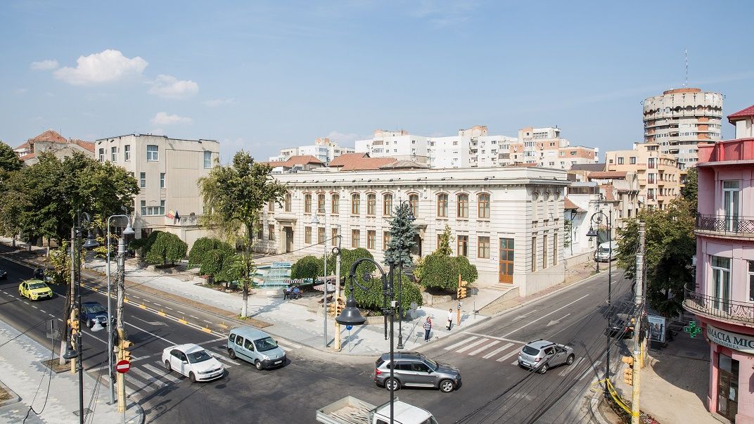 GALERIE FOTO | Hotel emblematic din centrul Constanței, scos la vânzare pentru 1,1 mil. euro