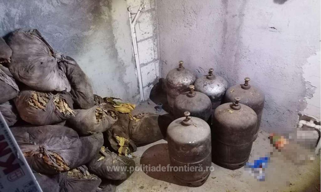 GALERIE FOTO | Cum arată fabricile ilegale de țigări din România. Produc sute de tone anual - Imagine 5