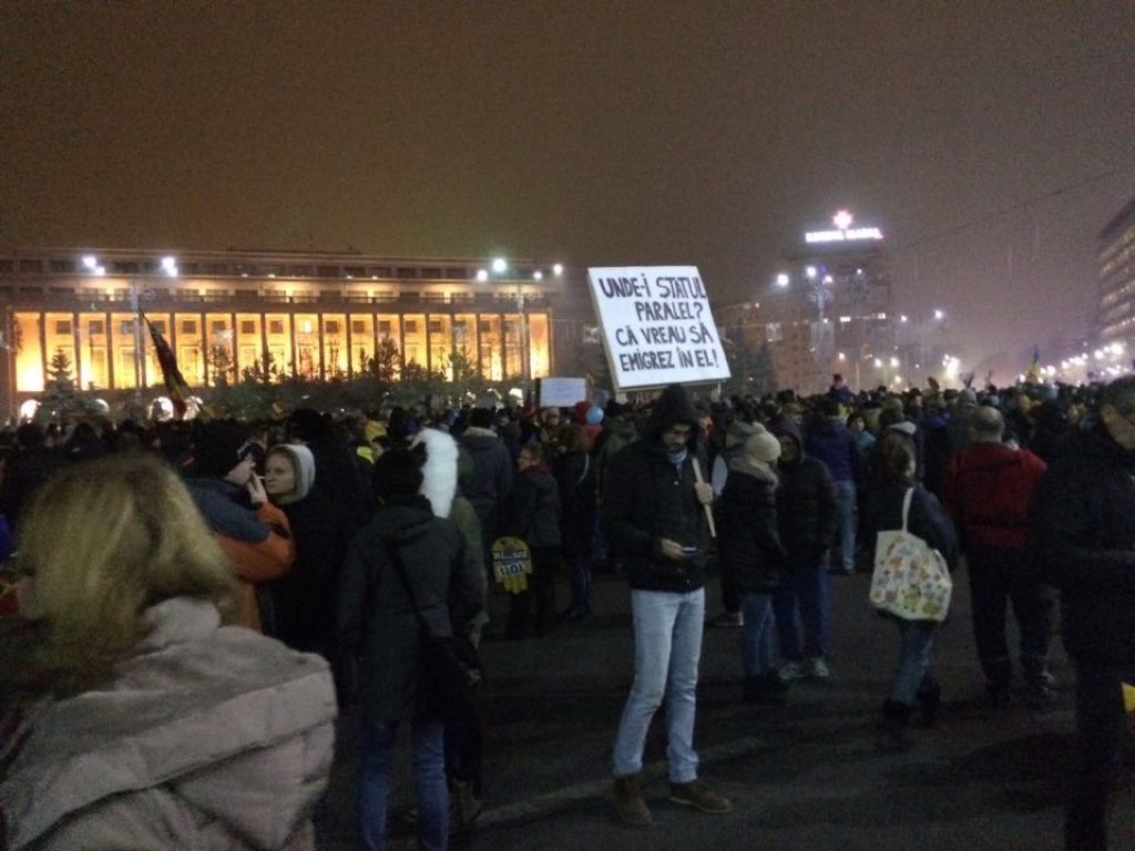 Proteste la Piata Victoriei - Imagine 11