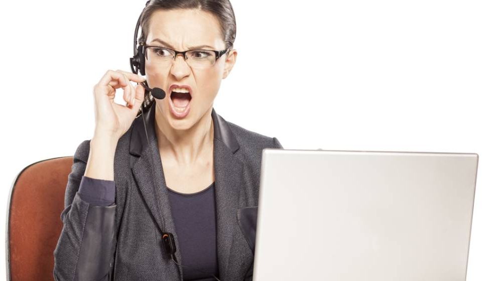 Digital Banking Scorecard 2025 | ANALIZĂ: Cât de mult se așteaptă în România în call center-ul băncii și când e cel mai bine să suni?