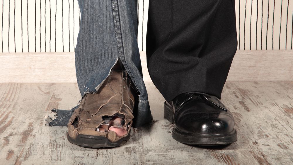 Românii cred că se pricep la bani, dar aproape jumătate nu ar rezista mai mult de o lună fără venituri