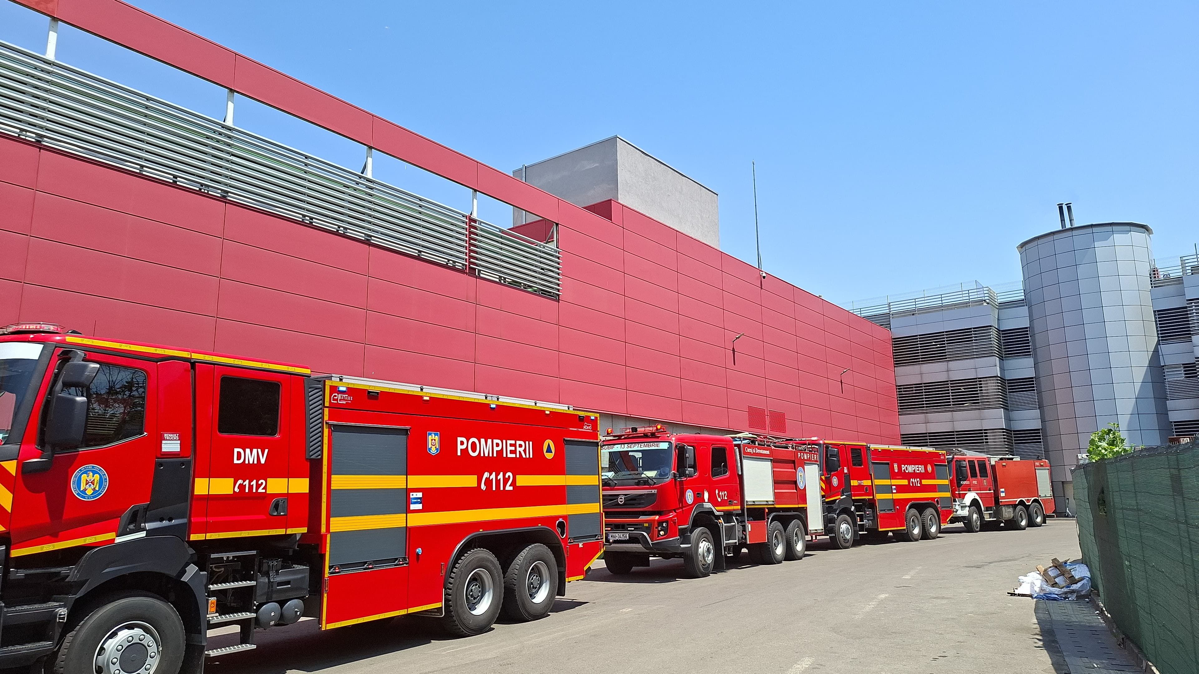 Incendiu la AFI Cotroceni: 10 mașini de pompieri sunt la fața locului