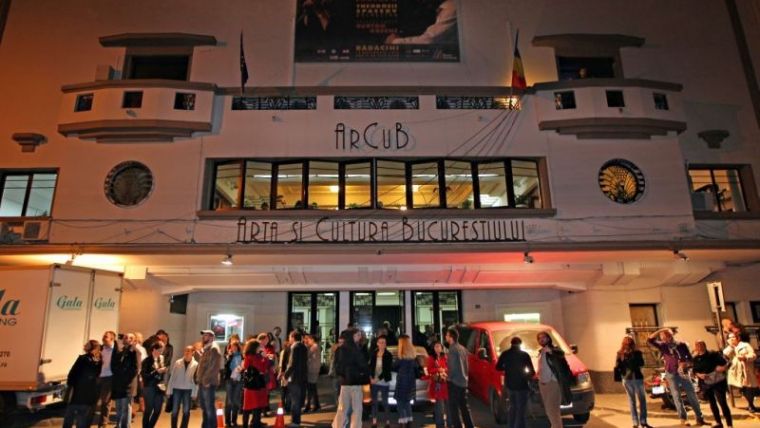 Ce cladiri de interes public sunt "gata sa cada": Spitale, teatre, librarii