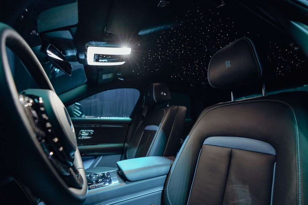 FOTO | Rolls-Royce a lansat două noi modele în România: Cum arată acestea - Imagine 13