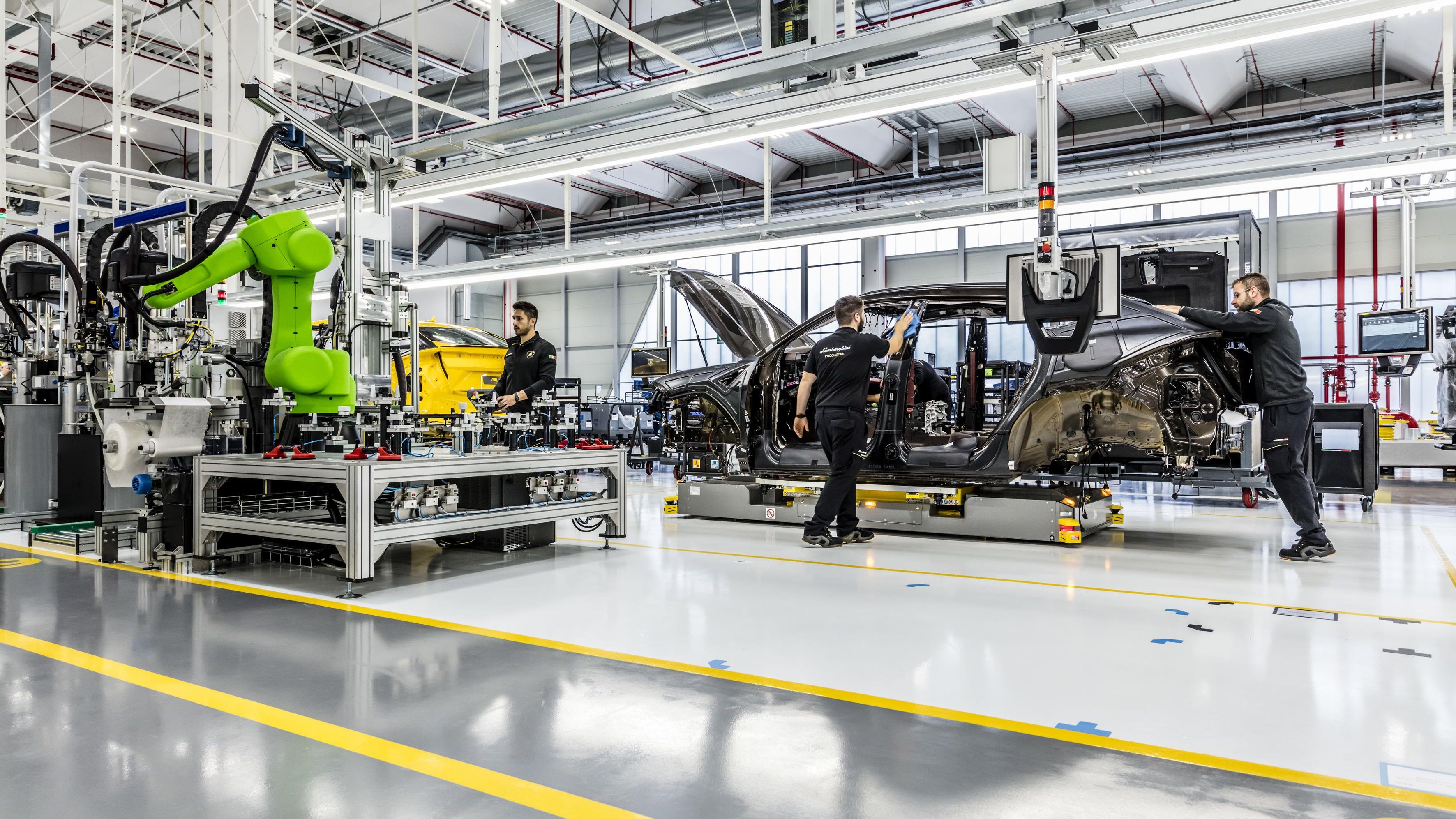 Lamborghini închide fabrica din Sant’Agata Bolognese