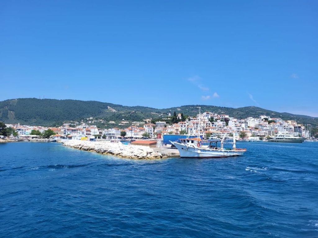 Skiathos, micuța insulă din Marea Egee cu păduri de pin, plaje premiate și povești medievale - Imagine 9