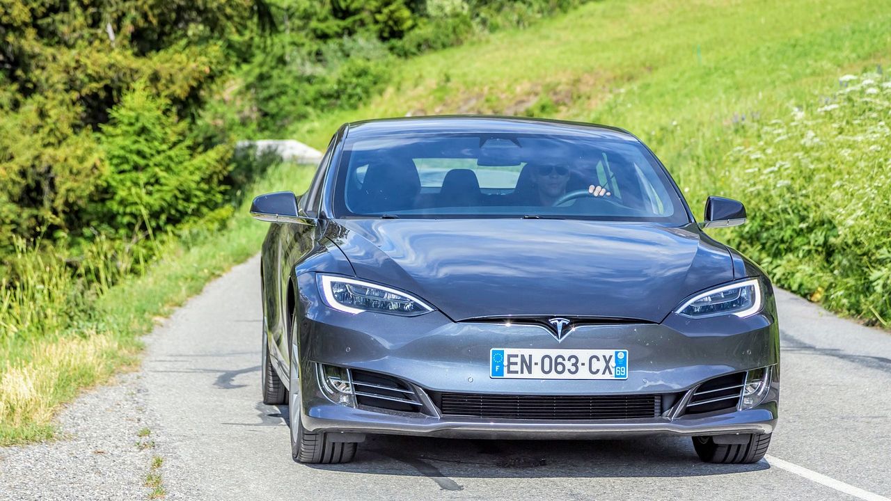 Tesla incepe livrarile in Romania. Preturile pornesc de la 40.000 euro