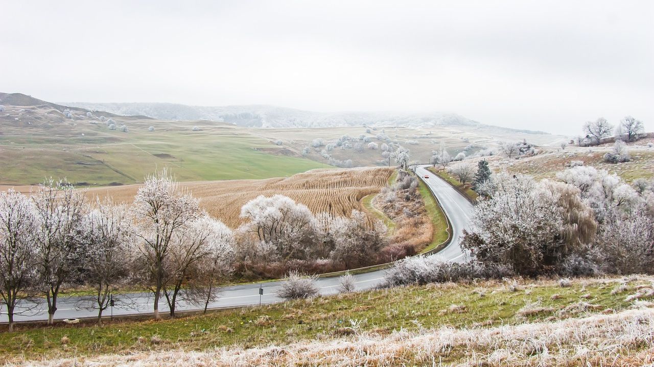 Vremea se răcește chiar și cu 15 grade. Revin ninsorile în zonele înalte, temperaturi sub 10 grade în București