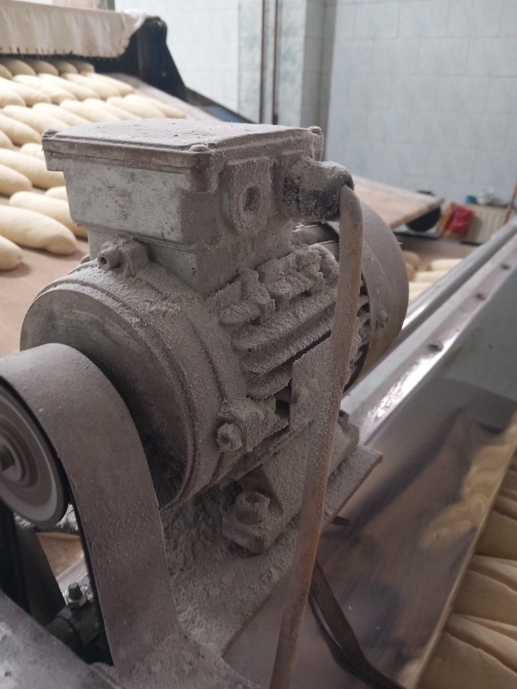 Ce a descoperit ANPC la o fabrică de pâine din București: mii de pâini retrase de la vânzare - Imagine 3