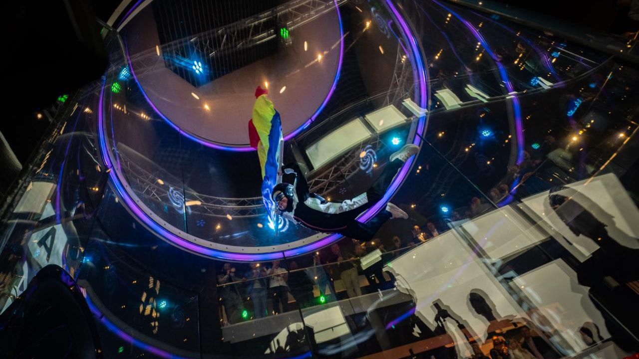 Primul simulator de zbor indoor din România se deschide pe 30 octombrie. Peste 500 de experiențe de zbor au fost deja rezervate