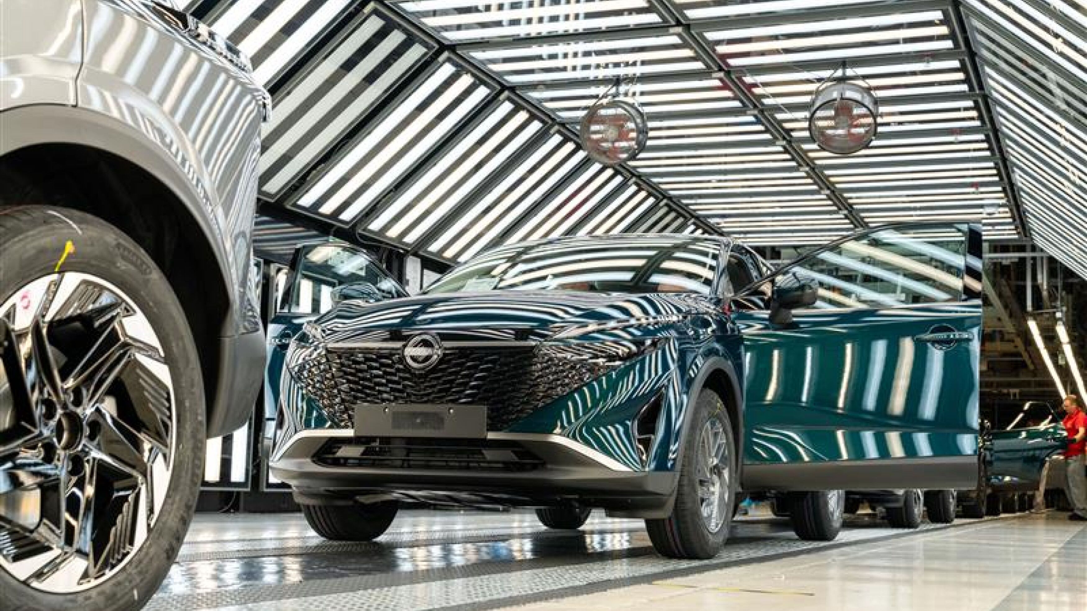 Nissan Închide o linie de producție a uzinei din Sunderland și dă afară 900 de angajați. Chinezii ar putea să împartă fabrica