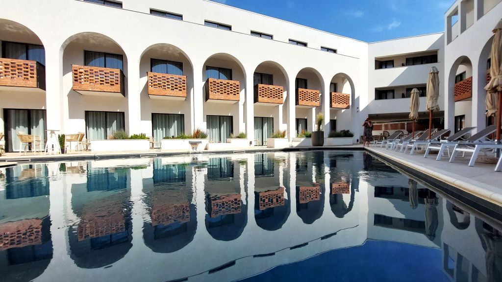 Cum arată cel mai nou hotel din România, construit pe proprietatea unui fost mare boier - Imagine 1