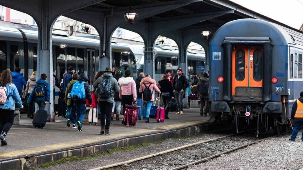 Reduceri de 20% la biletele de tren vândute de CFR: compania dă și premii precum termosuri, stick-uri de memorie sau rucsacuri