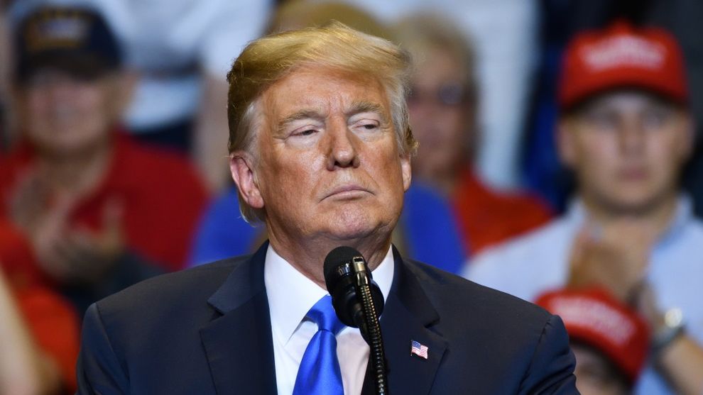 Donald Trump l-a grațiat pe omul care l-a dus pe Dragnea în SUA, în ultimele ore de mandat