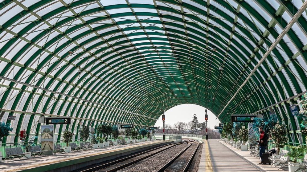 Traficul trenurilor care merg către Aeroportul Otopeni, îngreunat din cauza unui automotor defect