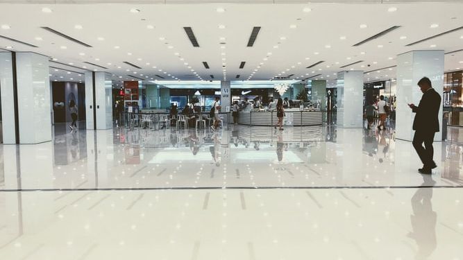 Când s-ar putea deschide mall-urile? Răspunsul ministrului Economiei