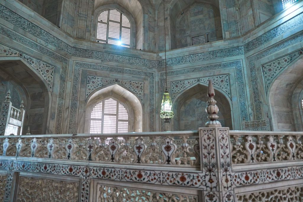 Clădiri celebre | Taj Mahal, povestea și legendele palatului declarație de dragoste, care trebuia - Imagine 14