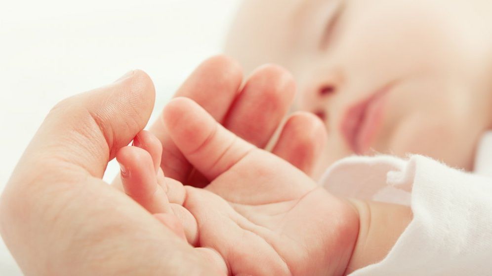 Cea mai tânără victimă a pandemiei. Un bebeluș de doar șase săptămâni a murit după ce a fost adus inconștient la spital
