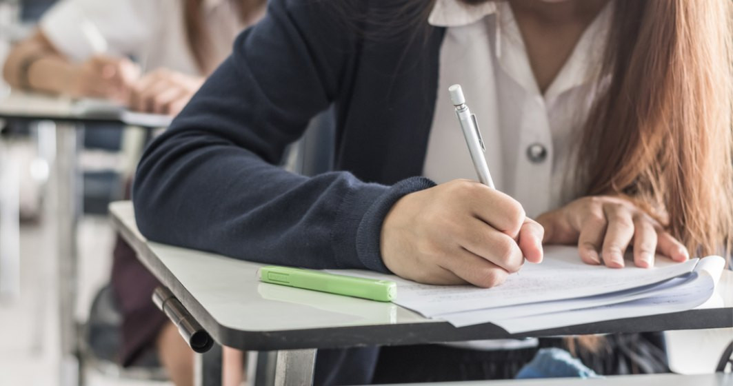Evaluarea Națională 2026 începe mâine, pe 22 iunie. Ghid pentru elevi: la ce oră intră în sală, ce acte trebuie să aibă și ce obiecte sunt interzise