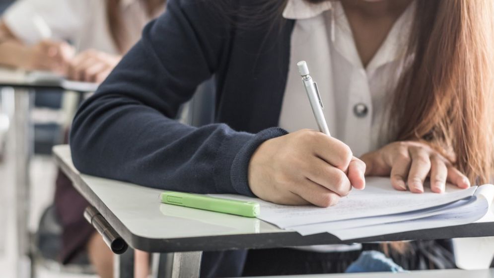 Evaluarea Națională 2026 începe mâine, pe 22 iunie. Ghid pentru elevi: la ce oră intră în sală, ce acte trebuie să aibă și ce obiecte sunt interzise