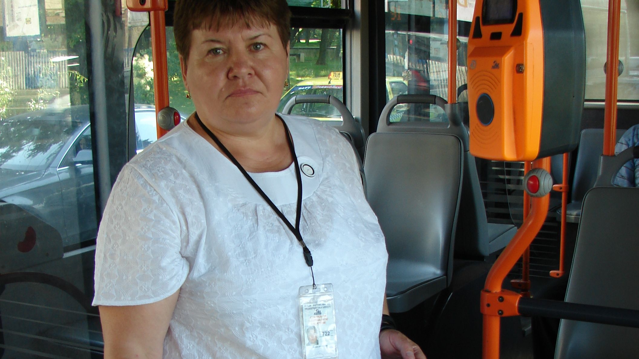 Cu noile "uniforme", controlorii RATB au prins mai putini bucuresteni, dar cuantumul amenzilor a crescut simtitor: cati calatori au fost prinsi fara bilet