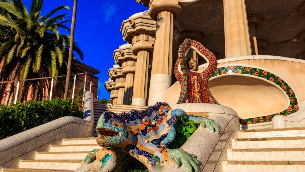 Prea mulți turiști! Biletele pentru Park Guell, unul dintre faimoasele obiective turistice din Barcelona, vor fi disponibile doar online