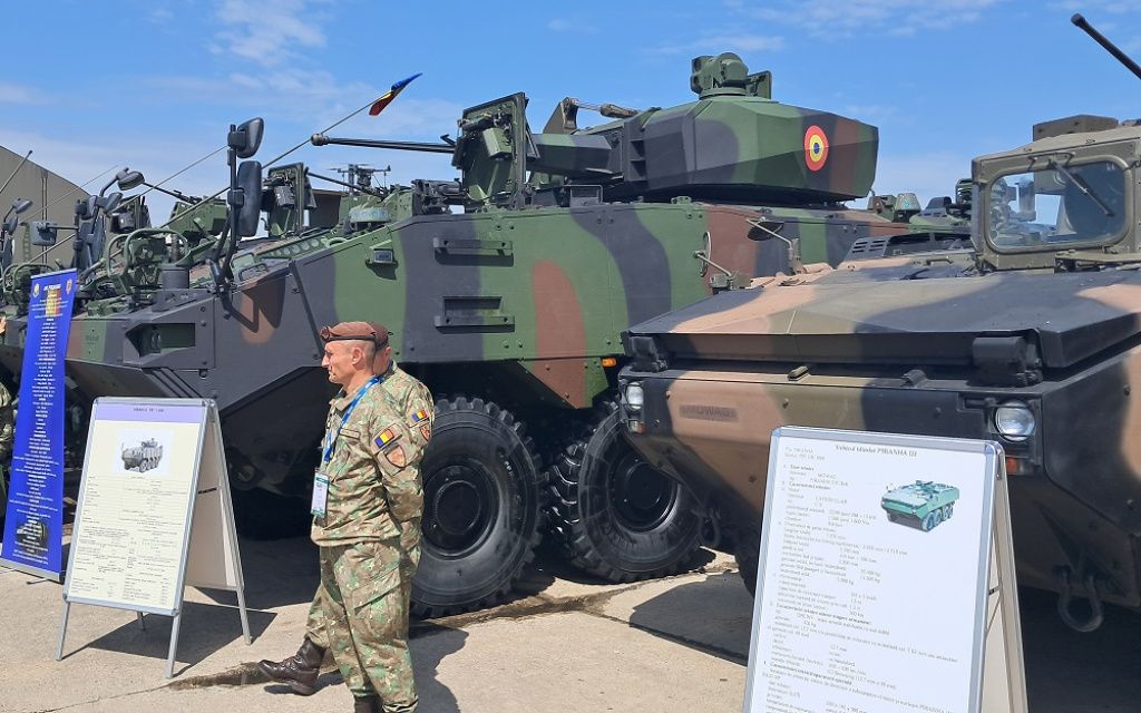 FOTO | BSDA, cea mai mare expoziție de tehnică militară, a început la București - Imagine 13