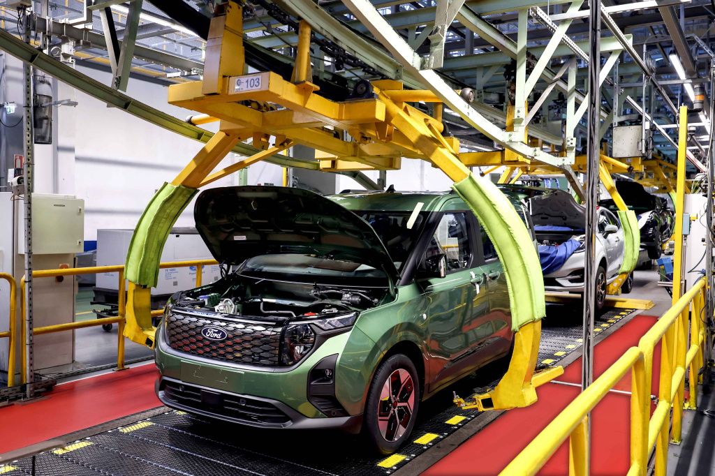 GALERIE FOTO | Ford Puma Gen-E, prima electrică făcută în România, a intrat în producție - Imagine 17