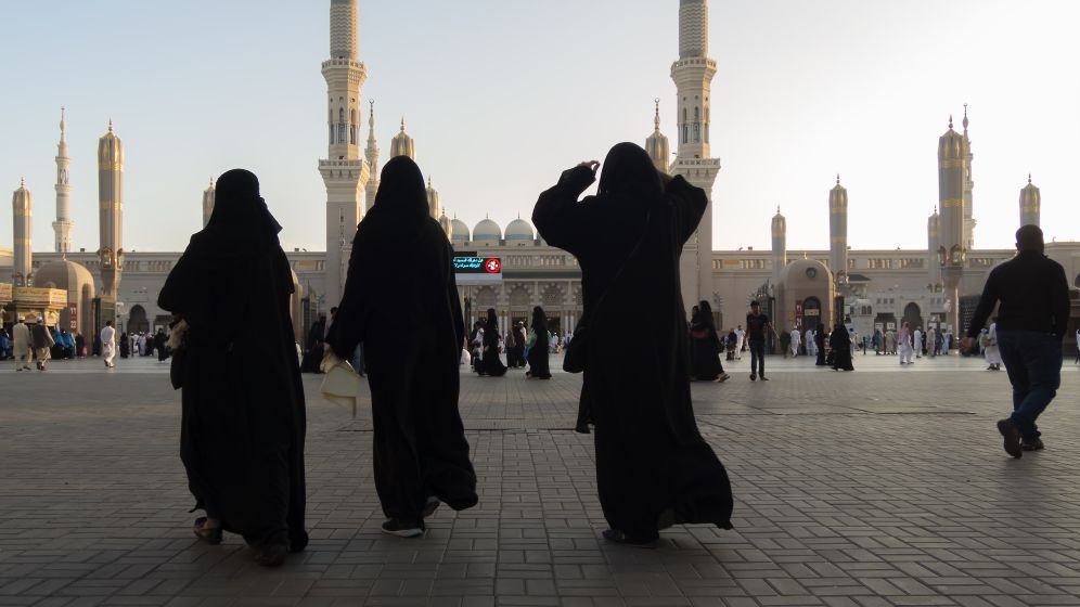 Arabia Saudita, catre turisti: Strainii care nu respecta ''decenta publica'' risca sa fie amendati