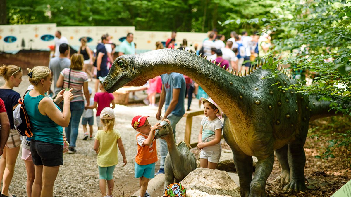 Dino Parc Brașov va investi 2 milioane de euro în noi atracții, inclusiv dinozauri animatronici și holograme