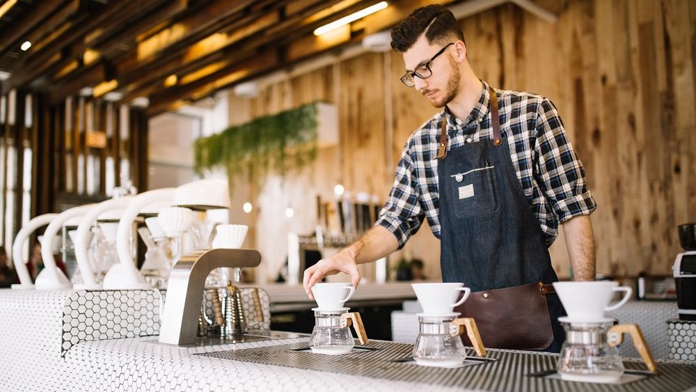 Câte ore poți sa lucrezi dacă studiezi într-o țara europeană. Ce salariu poți avea ca student