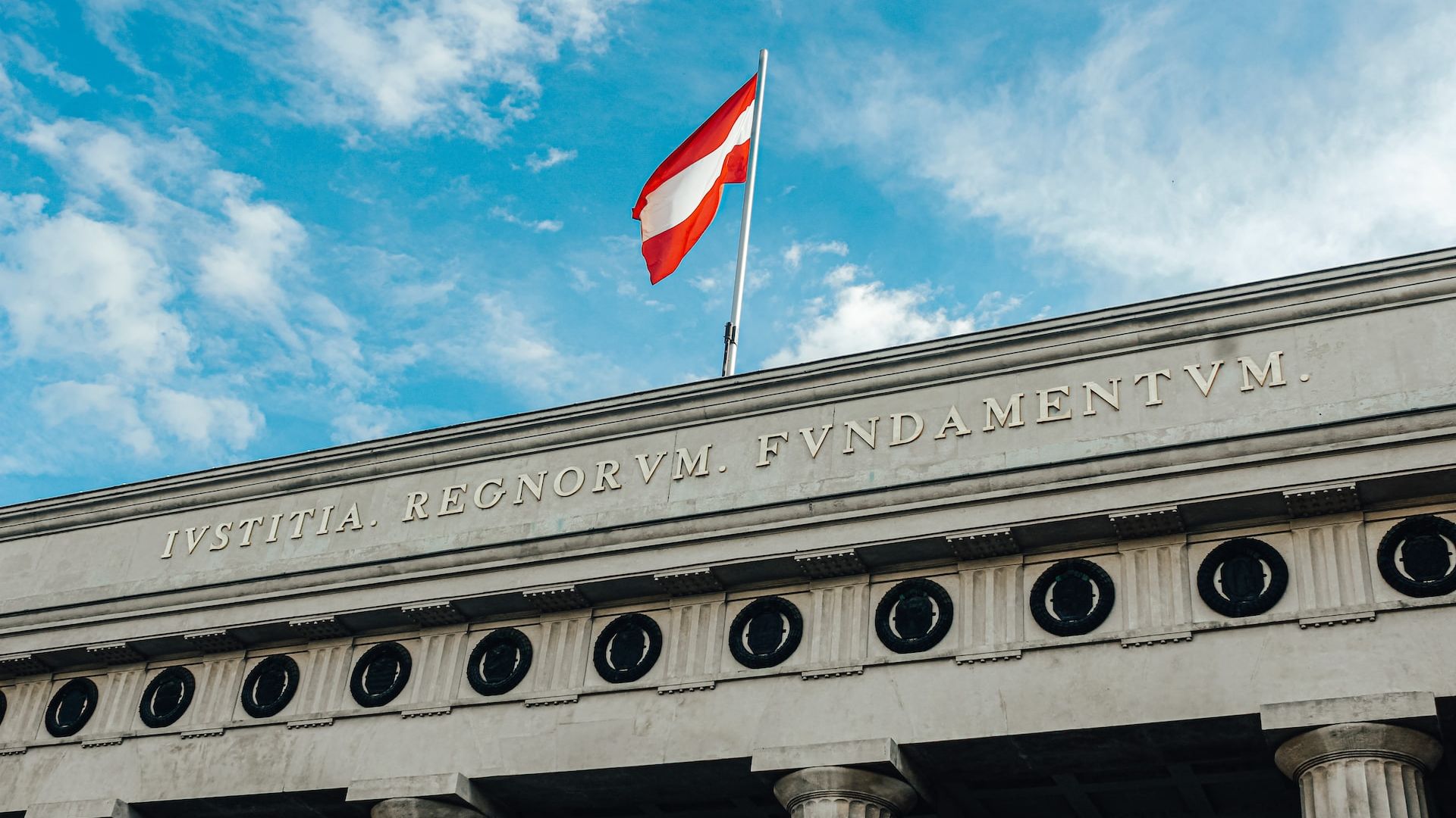 Guvernul austriac se plânge de lipsa forței de muncă și vrea imigranți, după ce nu ne-a lăsat în Schengen invocând migrația